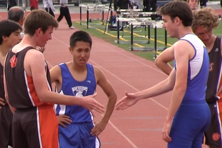 2012-04-12 - Robbie shaking hands after SoPas' 1600 win
