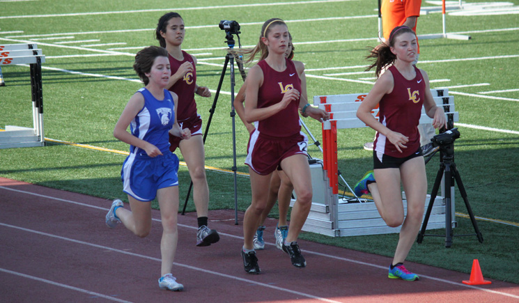 2014-05-09 - Sarah with the pack in the 1600