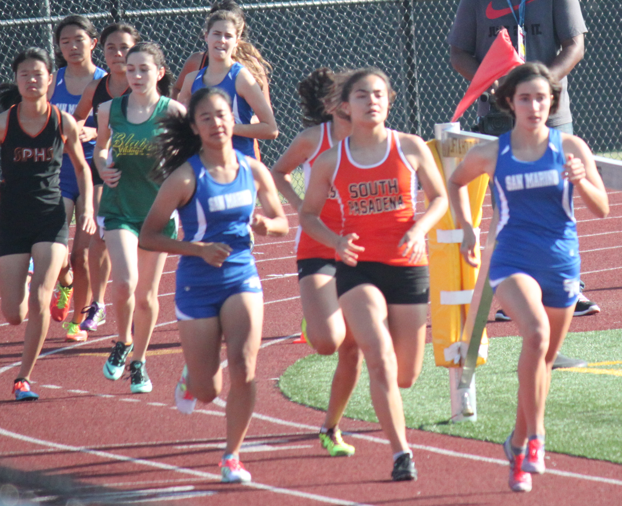 2015-04-14 - Olivia leads the 800 pack