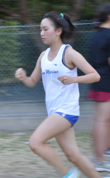2011-10-12 - Marissa Shen at mile 1 (Mina)