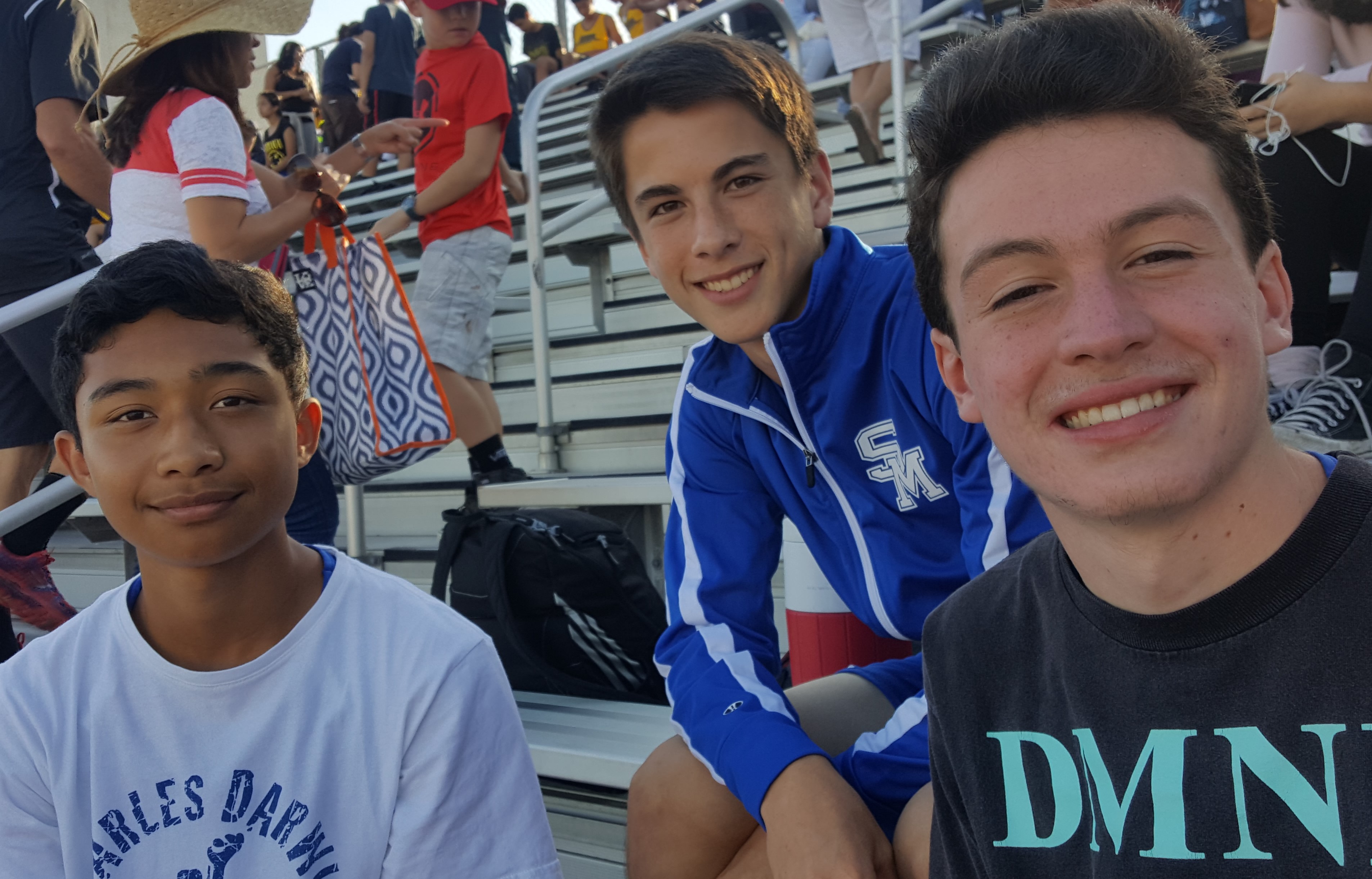 2016-09-09 - More guys in stands